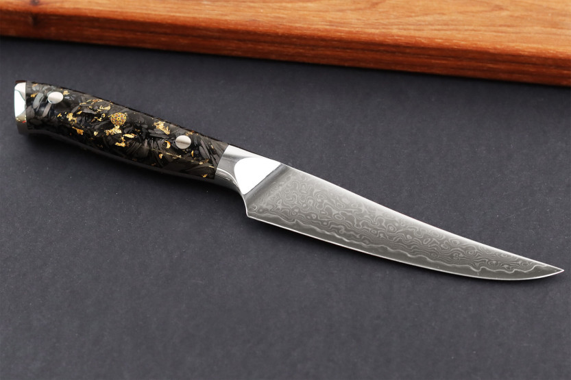 Faca para bife Wusaki Sakin Damascus 10Cr 13cm com cabo em fibra de carbono e folha de ouro