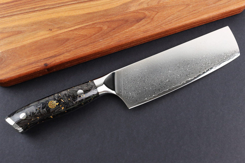 Nakiri-Messer Wusaki Sakin Damast 10Cr 17cm Griff aus Kohlefaser und Blattgold