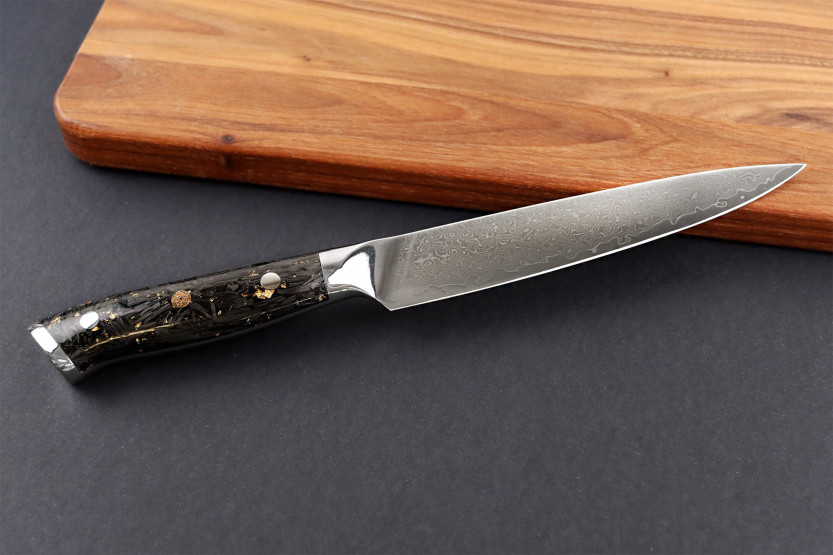 Wusaki Sakin Damascus 10Cr 15cm all-purpose knife with carbon fiber and gold leaf handle