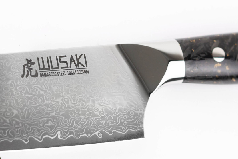 Wusaki Sakin Damascus 10Cr 20cm kiritsuke-veitsi hiilikuitu- ja lehtikullattu kahva
