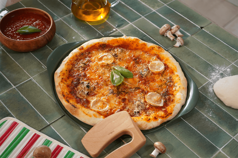 Cookut Le Formidable pizzaschaal met varen pizzasnijder