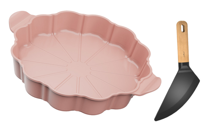 Cookut Le Formidable tart dish with marshmallow tart cutter