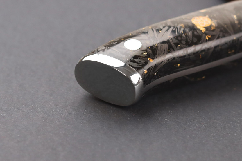 Faca de pão Wusaki Sakin Damascus 10Cr 20cm com cabo em fibra de carbono e folha de ouro