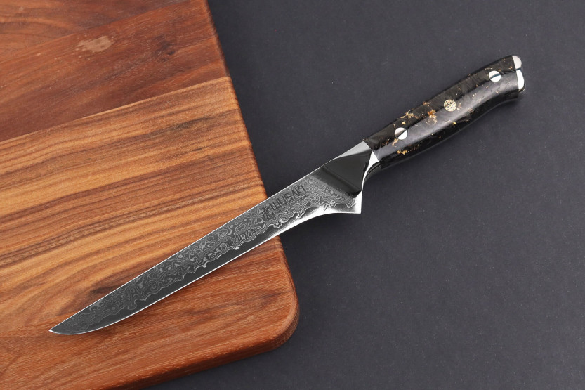 Wusaki Sakin Damascus 10Cr 15 cm udbeningskniv med håndtag i kulfiber og bladguld