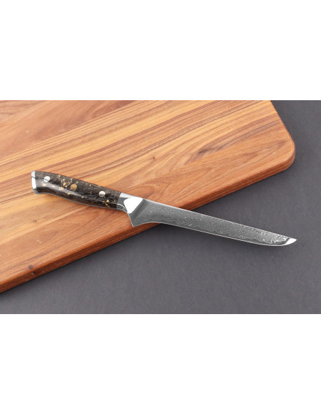 Wusaki Sakin Damascus 10Cr 15cm uitbeenmes met koolstofvezel en bladgoud handvat
