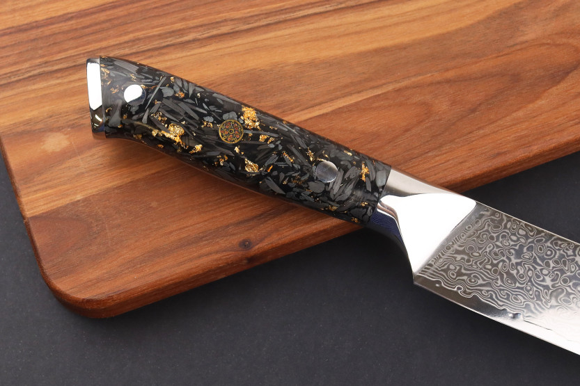 Faca de talhante Wusaki Sakin Damascus 10Cr 22cm cabo em fibra de carbono com folha de ouro