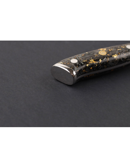 Wusaki Sakin Damaskus slaktarkniv 10Cr 22cm kolfiberhandtag med bladguld