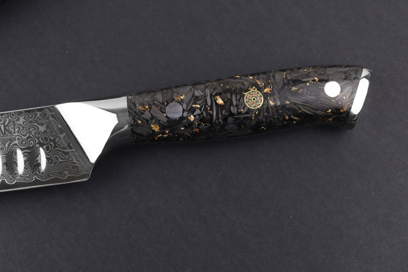 Wusaki Sakin Damascus 10Cr 25 cm utskjæringskniv med karbonfiberhåndtak og bladgull
