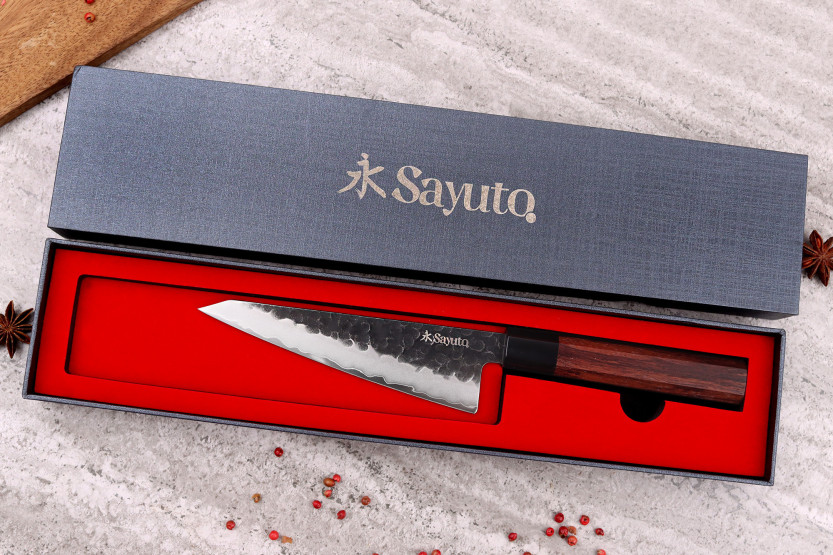 Cuchillo honesuki martillado Sayuto Sequoia San Mai de 15cm