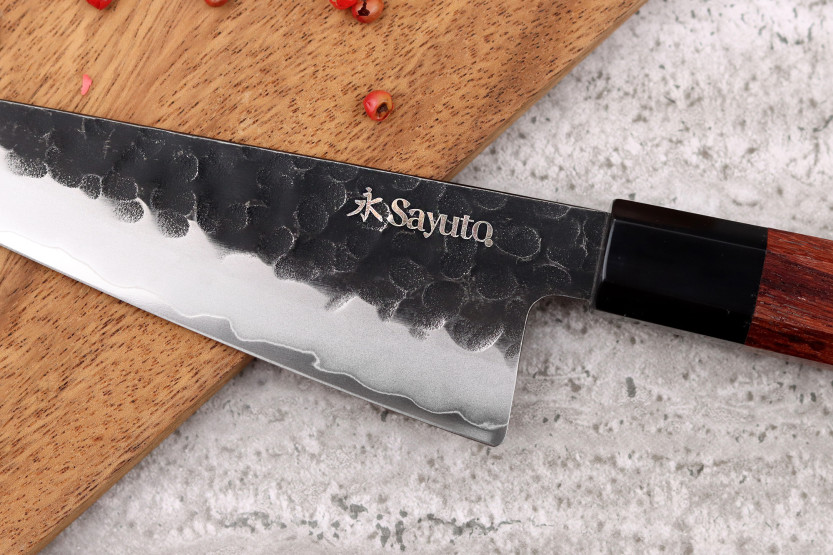 Faca honesuki martelada Sayuto Sequoia San Mai de 15 cm