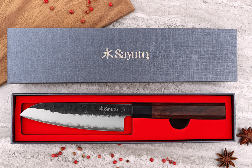 Sayuto Sequoia San Mai hamrad santokukniv 13,5cm