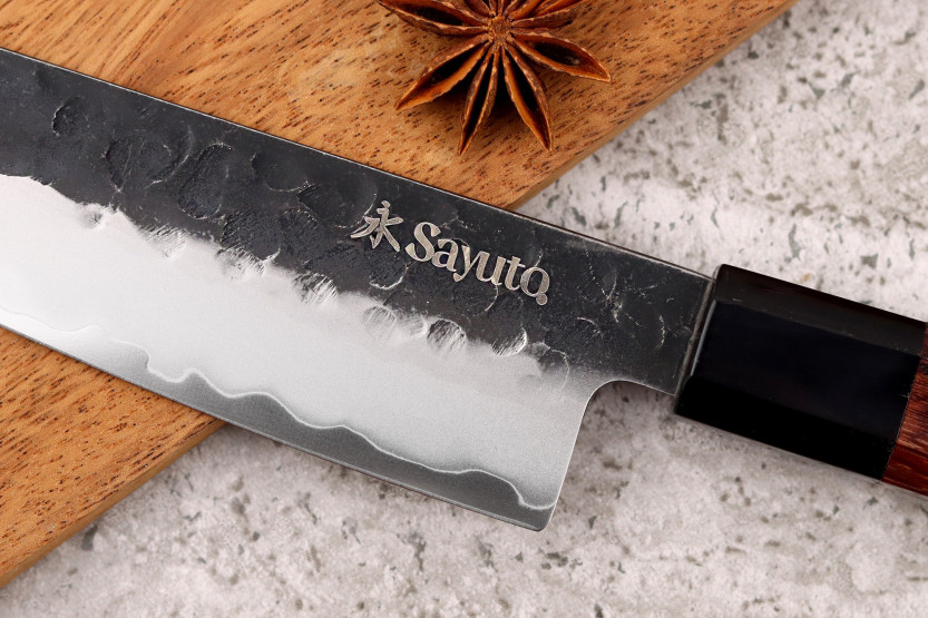 Sayuto Sequoia San Mai vasaroitu santokuveitsi 13.5cm