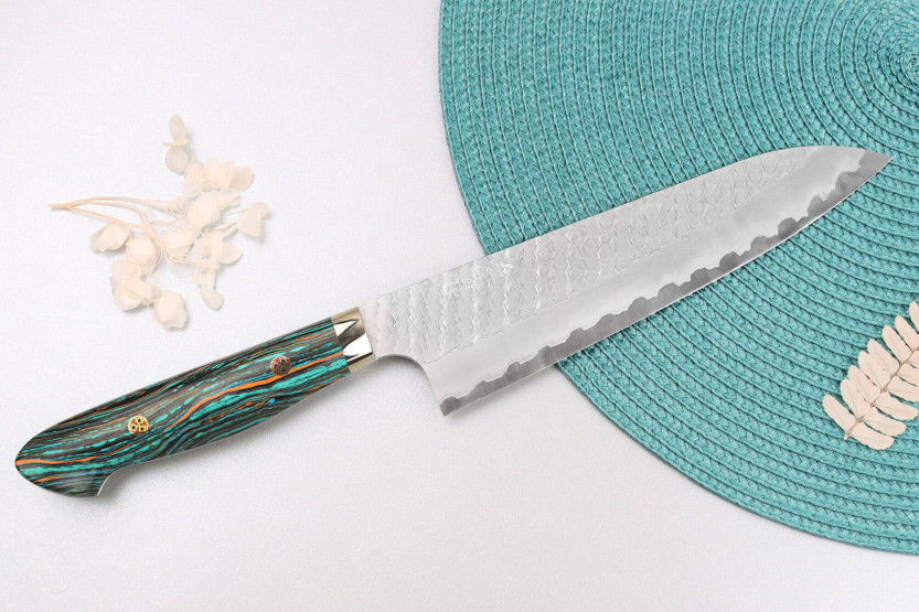 Coltello da chef Nigara Hamono Migaki Tsuchime SG2 manico turchese da 21 cm, fatto a mano in Giappone