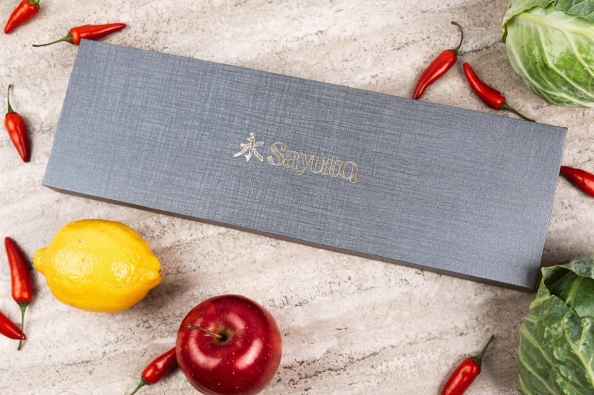 Knivsett med 2 Sayuto Sequoia San Mai Santoku + Paringsknivkniver