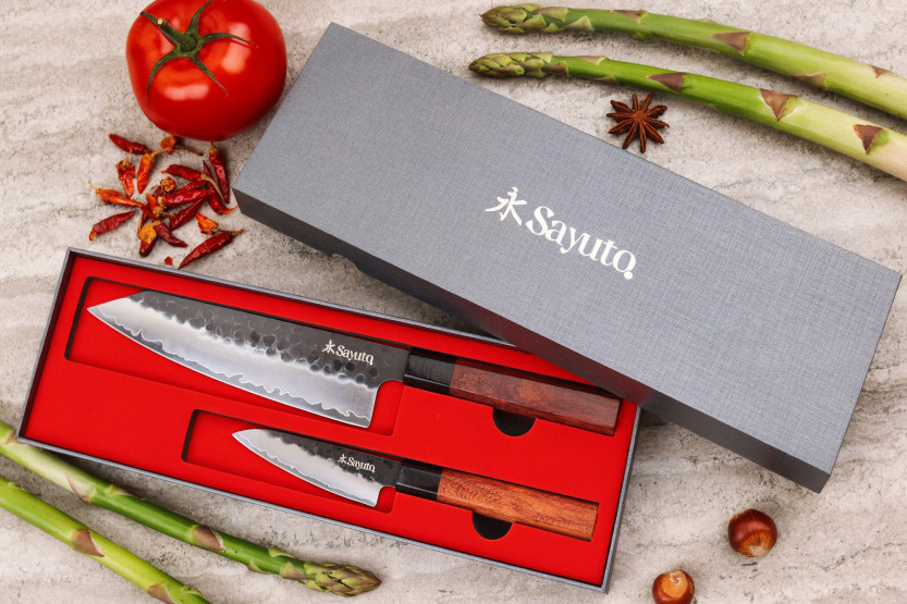 Knivset med 2 Sayuto Sequoia San Mai Chef + Skalknivar knivar