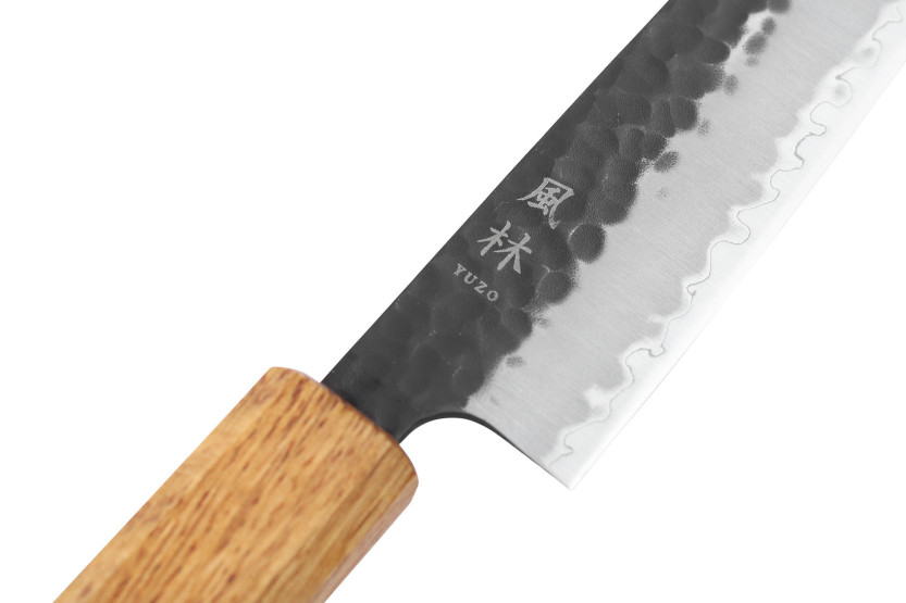 Handgefertigtes japanisches Universalmesser Yuzo Black AS, 15 cm, aus gebranntem Eichenholz