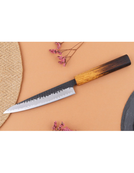 Cuchillo universal japonés artesanal Yuzo Black AS de 15 cm, mango de roble quemado