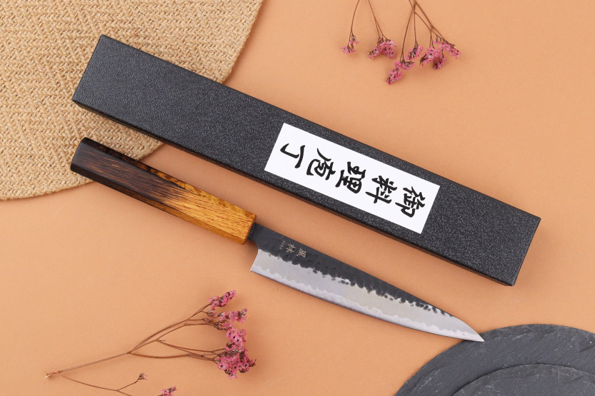 Faca universal japonesa artesanal Yuzo Black AS de 15 cm em carvalho queimado
