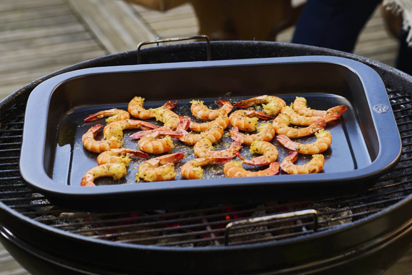 Plancha retangular preta Peugeot «Grill to table» em cerâmica - 43 cm