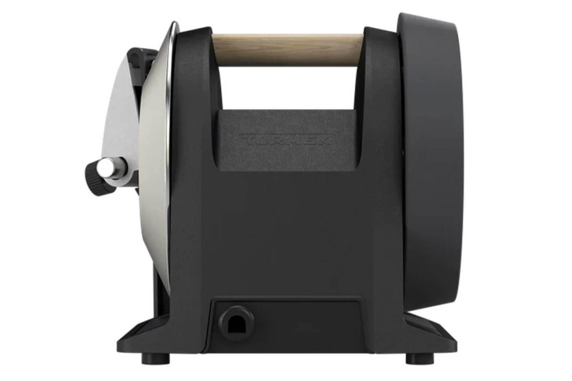 Schwarze elektrische Schleifmaschine TORMEK T-1 mit geräuscharmer Diamantscheibe