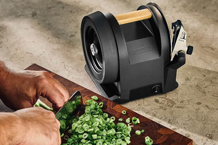 TORMEK T-1, svart elektrisk slipmaskin med tystgående diamantslipskiva