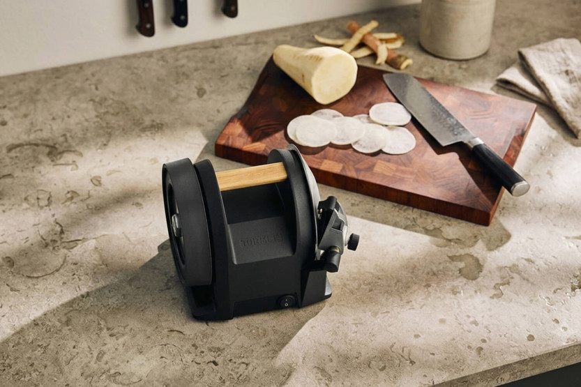 Affilatrice elettrica nera TORMEK T-1 con mola diamantata silenziosa