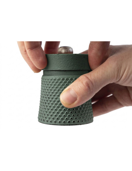 Moinho de pimenta manual Peugeot Bali, em ferro fundido verde celadão, 8 cm