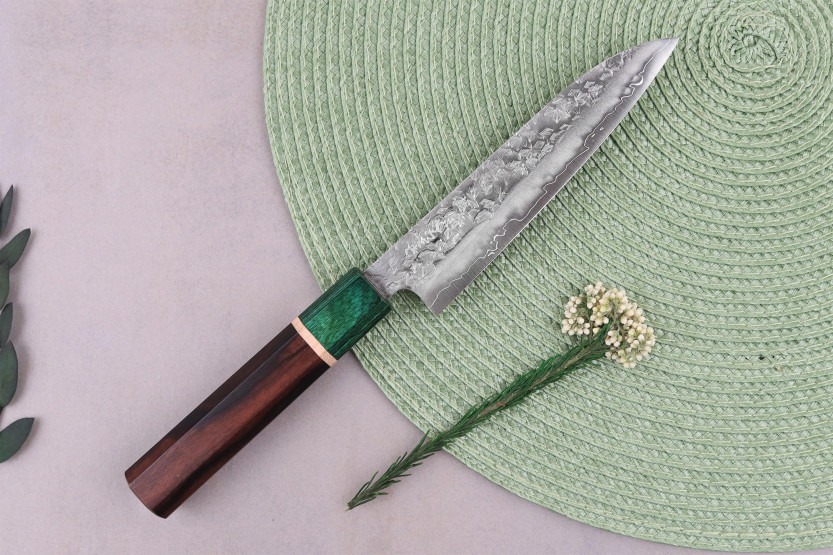 Handgefertigtes japanisches Universalmesser, 13,5 cm, Makoto Kurosaki Samidorizuki SGStrix