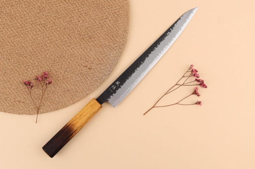 Handgefertigtes japanisches Sujihiki -Messer, 24 cm, Yuzo Black AS, gebrannte Eiche