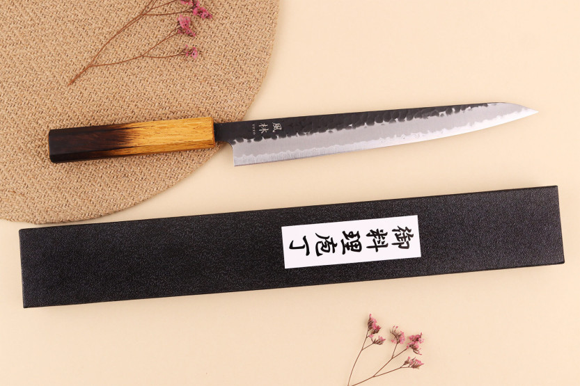 Handgemaakt Japans sujihiki -mes van 24 cm, Yuzo Black AS, gebrand eikenhout