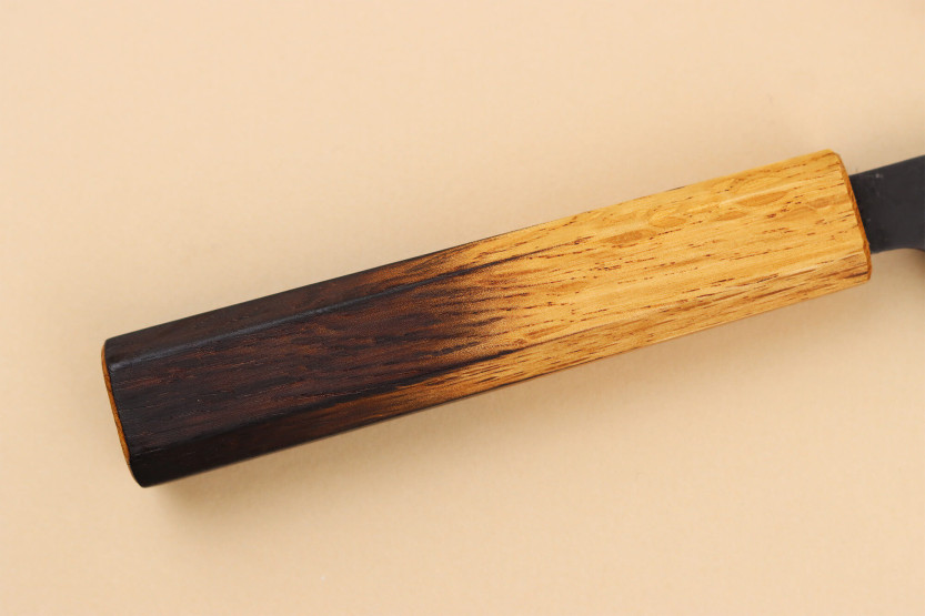 Handgefertigtes japanisches Sujihiki -Messer, 24 cm, Yuzo Black AS, gebrannte Eiche
