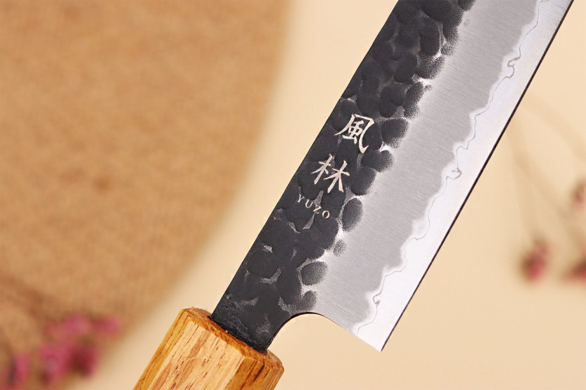 Handgefertigtes japanisches Sujihiki -Messer, 24 cm, Yuzo Black AS, gebrannte Eiche