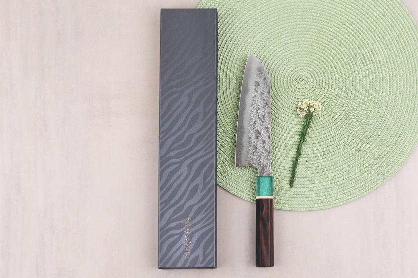 16.5 cm Handcrafted Japanese Santoku Knife by Makoto Kurosaki Samidorizuki SGStrix