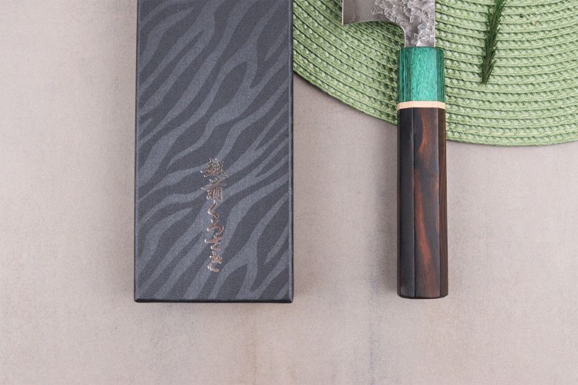 Cuchillo santoku japonés artesanal de 16,5 cm de Makoto Kurosaki Samidorizuki SGStrix