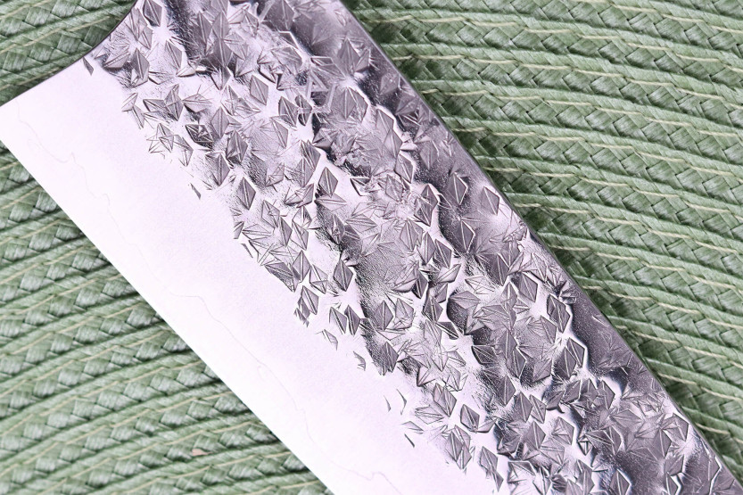 Coltello santoku giapponese artigianale da 16,5 cm di Makoto Kurosaki Samidorizuki SGStrix