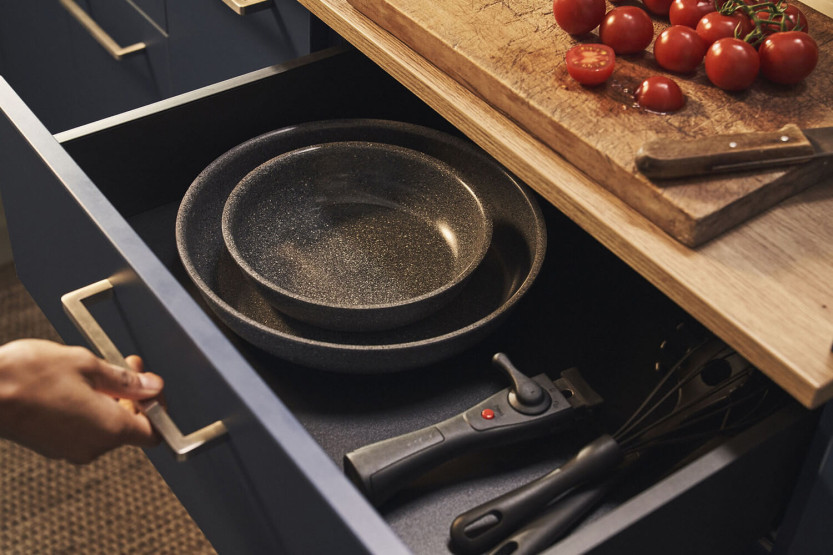 Ballarini Torre -3-osainen keittosetti: 1 paistinpannu 24 cm + 1 paistinpannu 28 cm + 1 irrotettava kahva