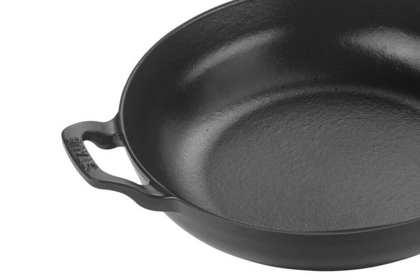 Staub Vintage stekpanna i emaljerat gjutjärn med trähandtag