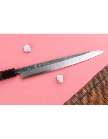 Håndlavet japansk yanagiba-kniv, 24 cm, fra Hatsukokoro Shirasagi, med skaft af wengé