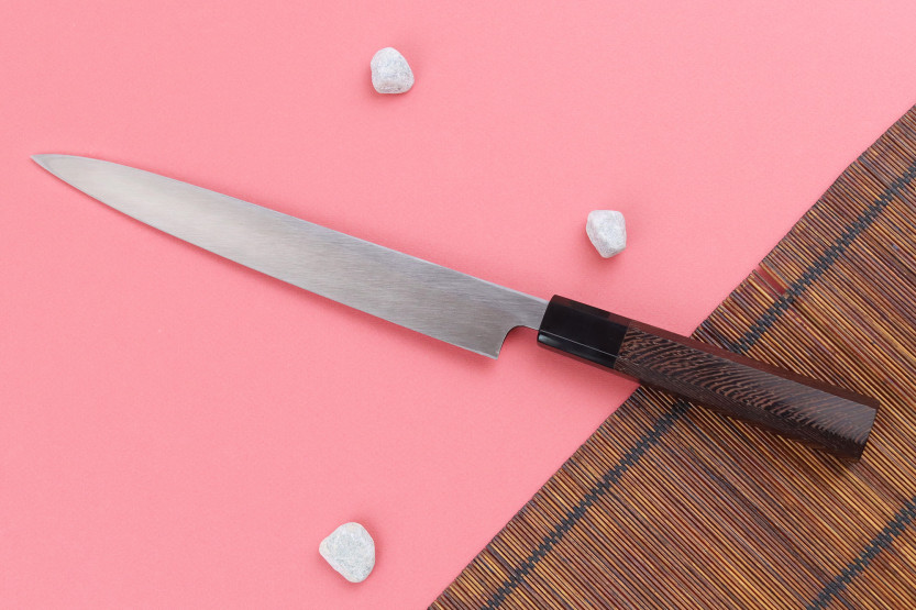24 cm:n pituinen japanilainen käsityönä valmistettu Hatsukokoro Shirasagi -yanagiba-veitsi, wengé-kahva
