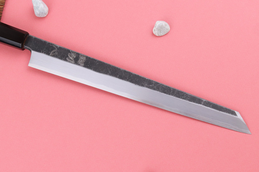 Cuchillo yanagiba kiritsuke japonés artesanal Hatsukokoro Shirasagi de 27 cm con mango de wengué