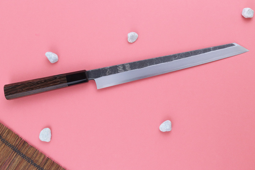 Handgjord japansk yanagiba-kniv (kiritsuke) 27 cm från Hatsukokoro Shirasagi med handtag i wengé