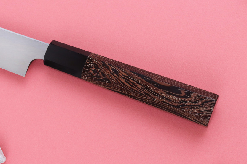 Håndlaget japansk yanagiba kiritsuke-kniv, 24 cm, fra Hatsukokoro Shirasagi, med wengé-skaft