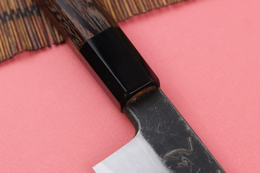 Asymmetrisk japansk gyuto -kniv, 21 cm, håndlaget av Hatsukokoro Shirasagi, med håndtak i wengé
