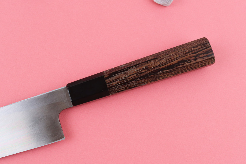 Faca gyuto assimétrica de 21 cm, artesanal japonesa da marca Hatsukokoro Shirasagi, com cabo em wengué