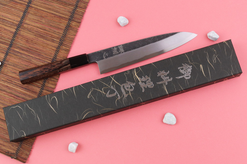 Faca gyuto assimétrica de 21 cm, artesanal japonesa da marca Hatsukokoro Shirasagi, com cabo em wengué