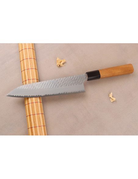 Faca de chef japonesa artesanal de 20 cm, Nigara Hamono Migaki Tsuchime SG2, em teca