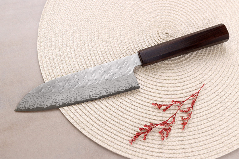 17 cm Handcrafted Japanese Nigara Hamono Tsuchime VG10 Damascus Santoku Knife