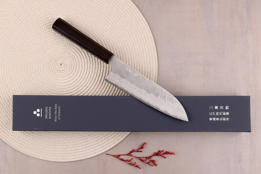 Håndlavet japansk santoku-kniv, 17 cm, fra Nigara Hamono, Tsuchime, VG10 -damask
