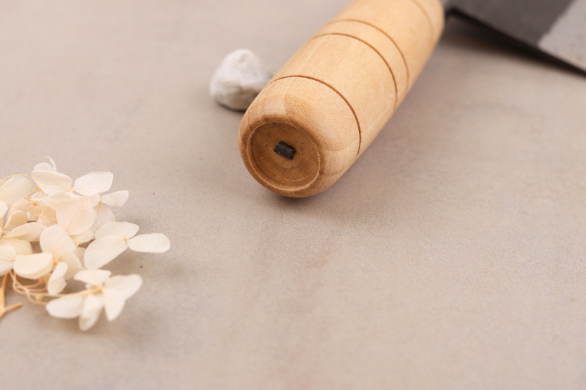 Faca de chef chinesa artesanal japonesa de 17 cm, modelo Hatsukokoro Sentan Kurouchi Migaki, em madeira de ácer