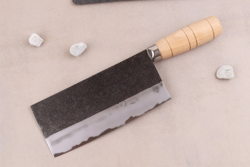 Cuchillo de chef chino artesanal japonés de 17 cm «Hatsukokoro Sentan Kurouchi Migaki», de madera de arce